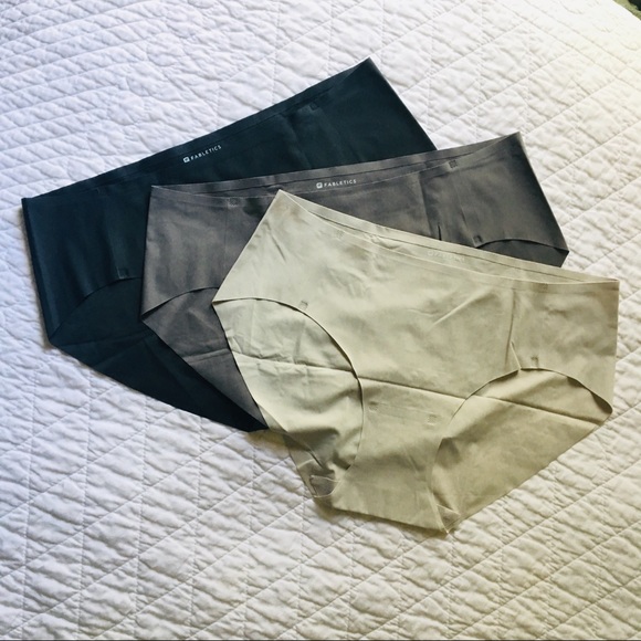 *SOLD  NWOT Fabletics 3 Pk Seamless Briefs - Picture 1 of 4